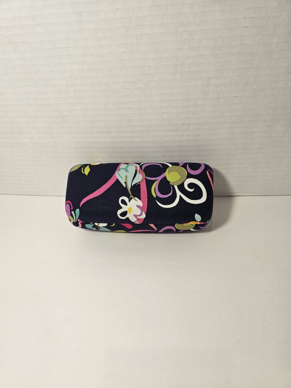 NWOT Vera Bradley Protective Hard Clamshell Sunglass Case Original Ribbons Bag - Picture 3 of 3